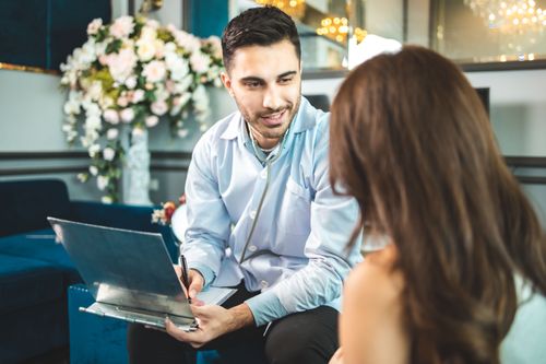 How to Create a Wedding Day Timeline Your Vendors Will Love