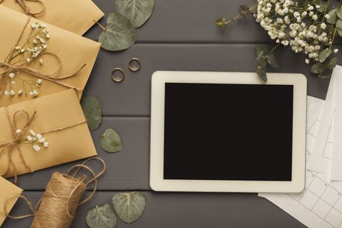 A Guide to Online Save the Dates